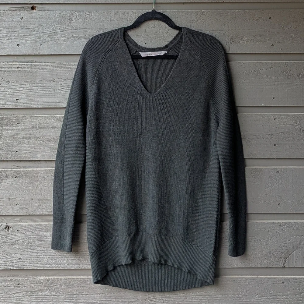 Athleta Hanover V-Neck Sweater Black Merino Wool Blend Size XS Oversized